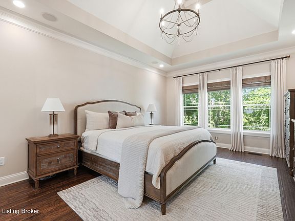 4th image of 18712 Weymuth Ln