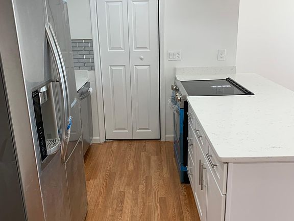 4th image of 9831 Hagel Cir #D
