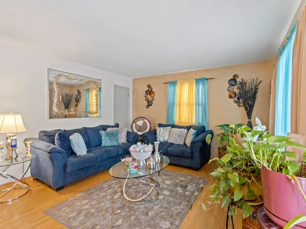 8246 West Sheridan AVENUE, Milwaukee, WI 53218