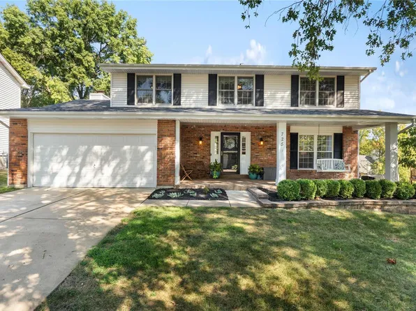 725 Oak Run Ln, Ballwin, MO 63021