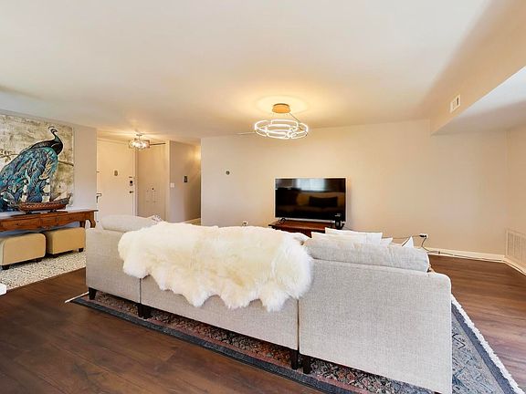 4th image of 2460 W Talcott Rd APT 219