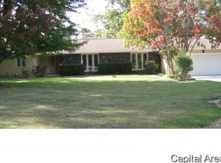4 Buena Vista Ct, Taylorville, IL 62568