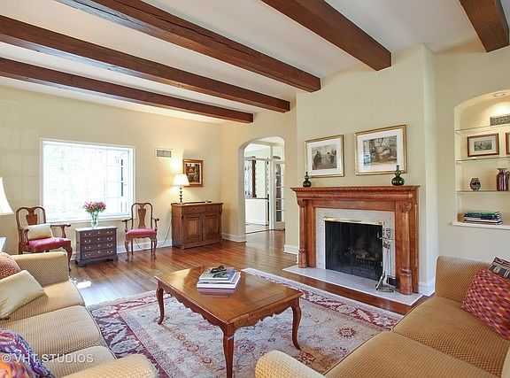 4th image of 2323 Lincolnwood Dr