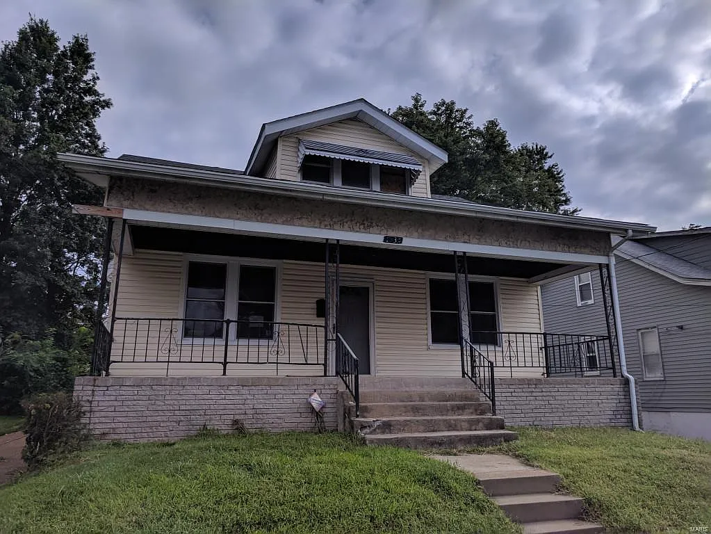 1933 Switzer Ave photo 1