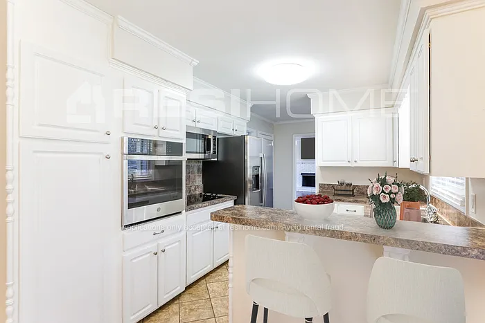 954 Carlin St — Photo 11