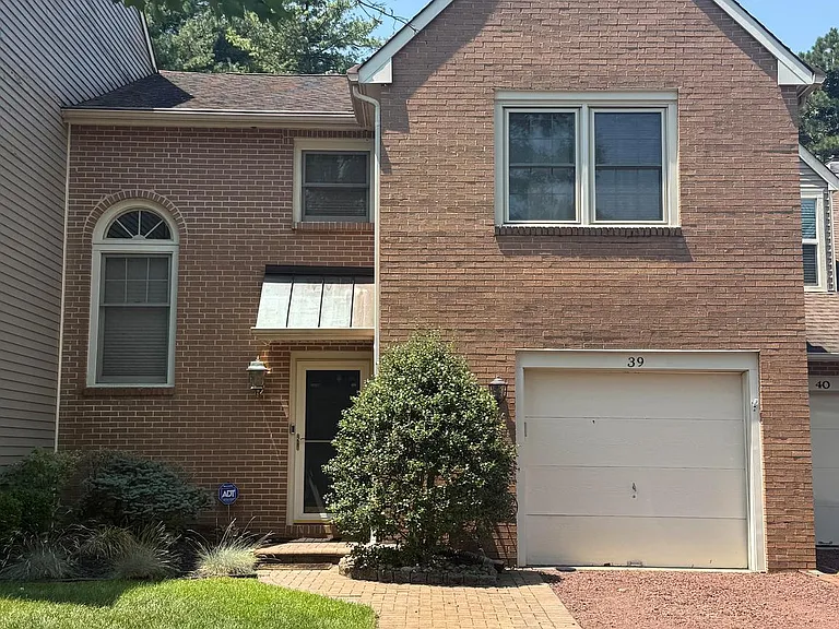 39 Majestic Way — Photo 1