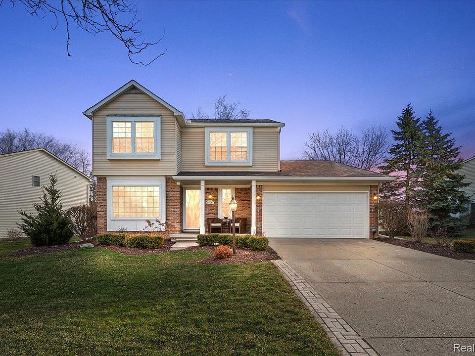 1st image of 24546 Fairway Hills Dr