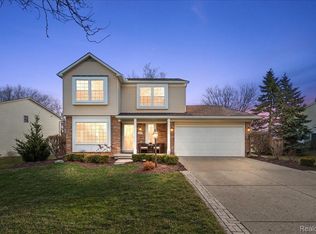 24546 Fairway Hills Dr, Novi, MI