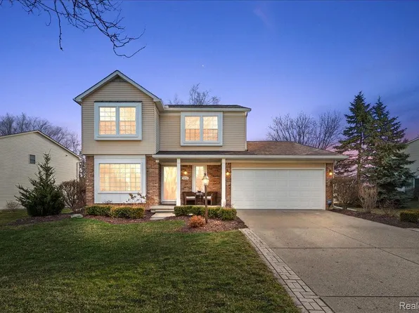 24546 Fairway Hills Dr, Novi, MI 48374