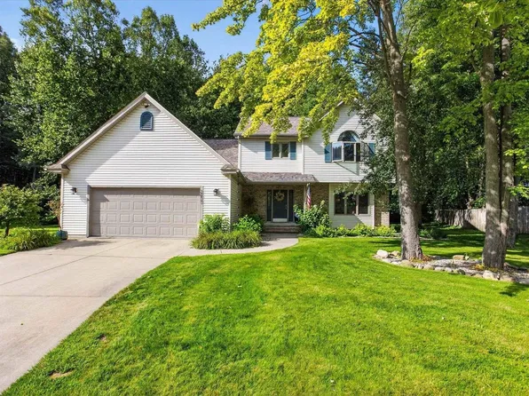 2617 Hearthstone Cir, Midland, MI 48642