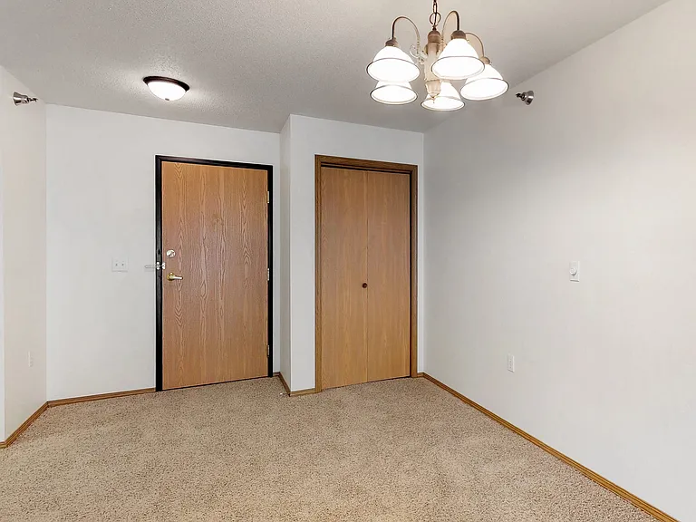 Platinum Valley Apartments — Photo 50