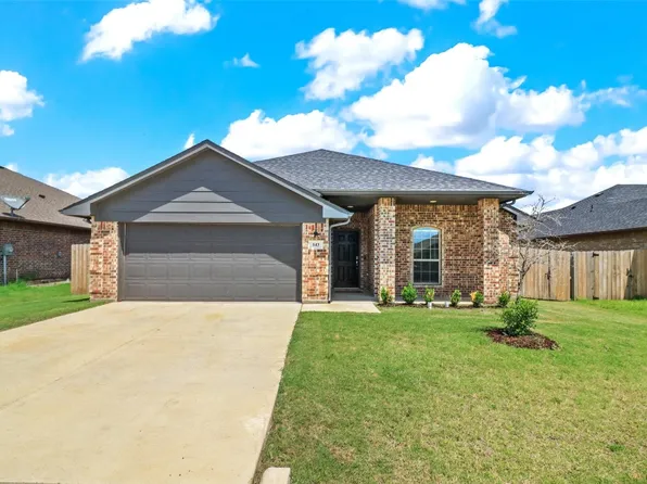 143 Willowbend Loop, Mabank, TX 75147