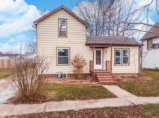 121 E James St, Forrest, IL 61741