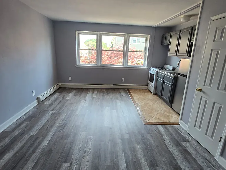 323 Sanford Ave #1A — Photo 3