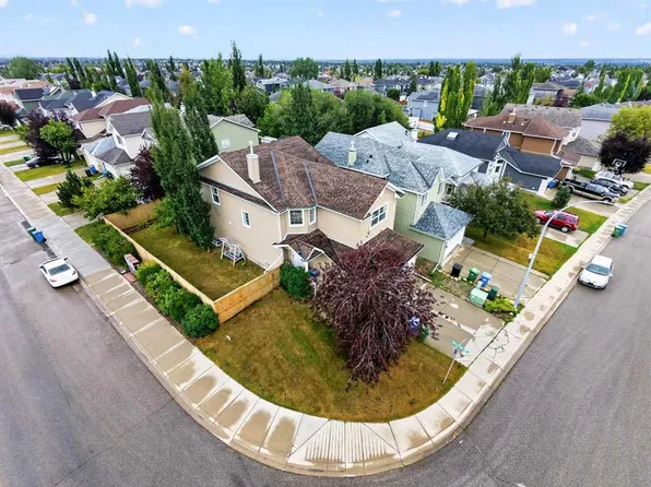 252 S Bridlewood Cmn SW, Calgary, AB T2Y 4M6