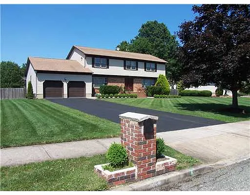 53 Thomas Dr photo 1