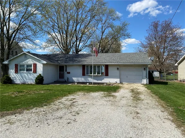 512 Ohio Ave, Windsor, IL 61957