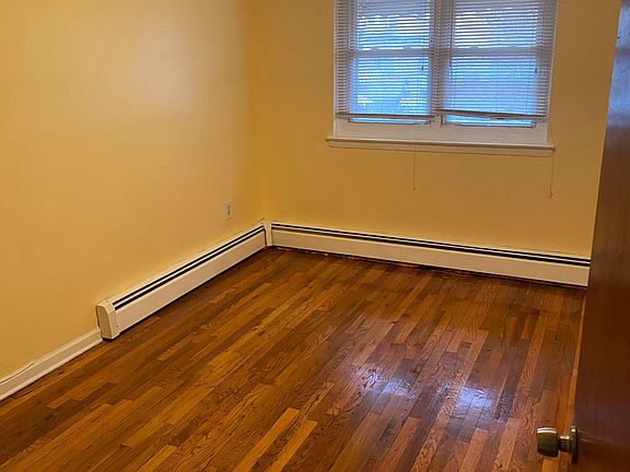 4th image of 734 Soundview Ave #3