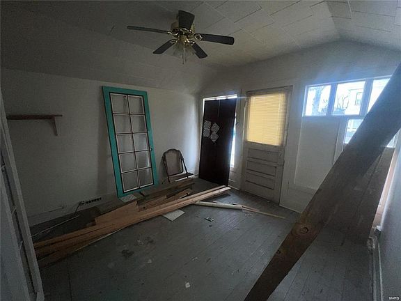 5th image of 902 Walnut St