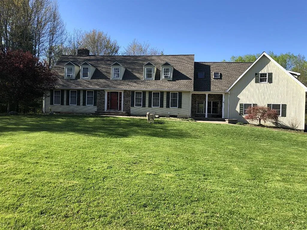 223 Hollister Rd photo 1