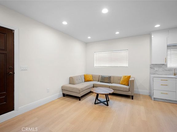 5th image of 11040 Nassau Ave #11040