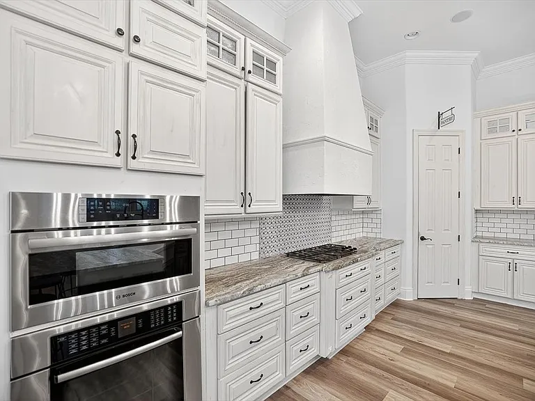 3161 Club Dr — Photo 48
