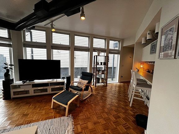 5th image of 1138 Carney St Unit 1