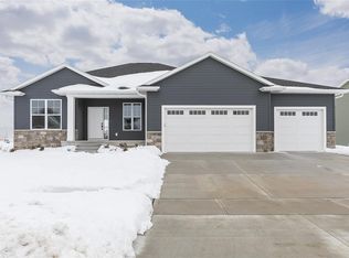 1203 Hickory Ridge Dr, Marion, IA 52302