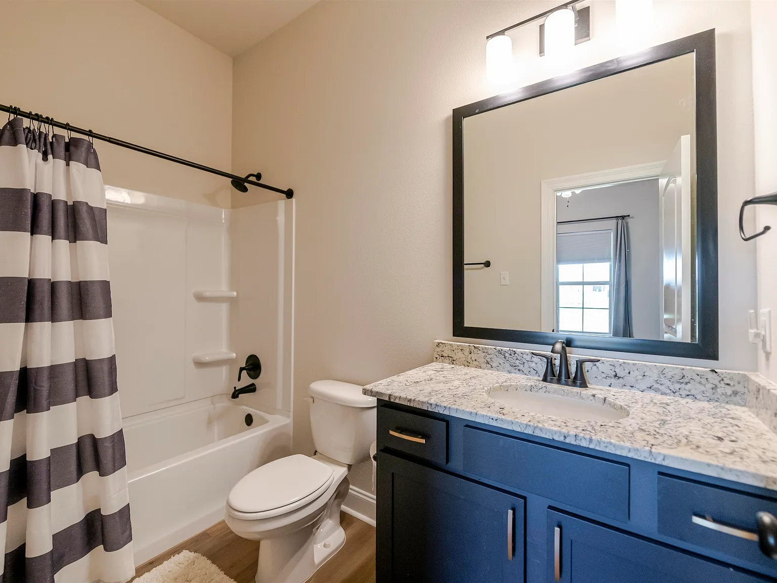 4 bed, 2092 sqft, $2,300 — Photo 3