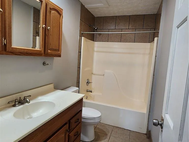 211 Race St — Photo 5