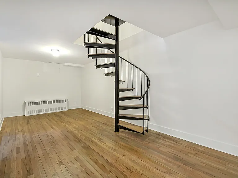 226 E 25th St #1A — Photo 6