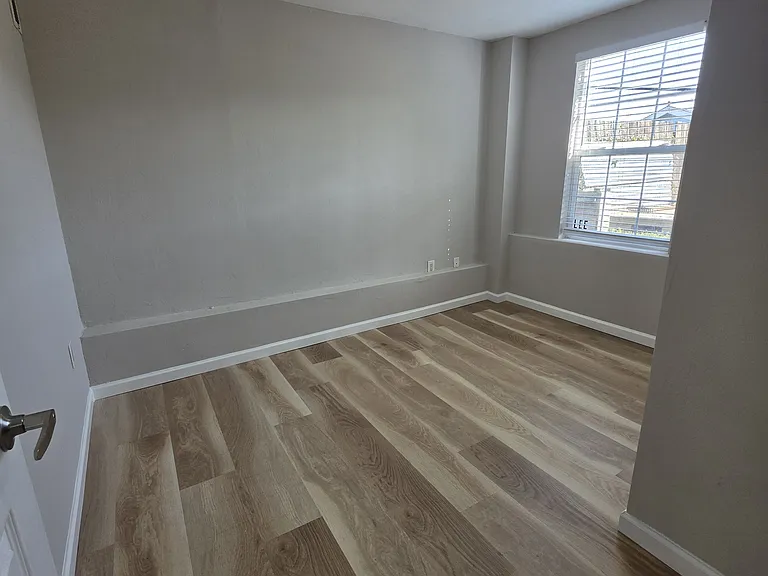 2033 E 20th St — Photo 15
