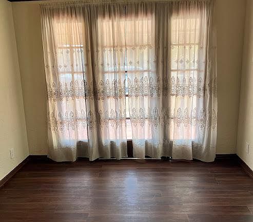 4th image of 4433 E 55th St