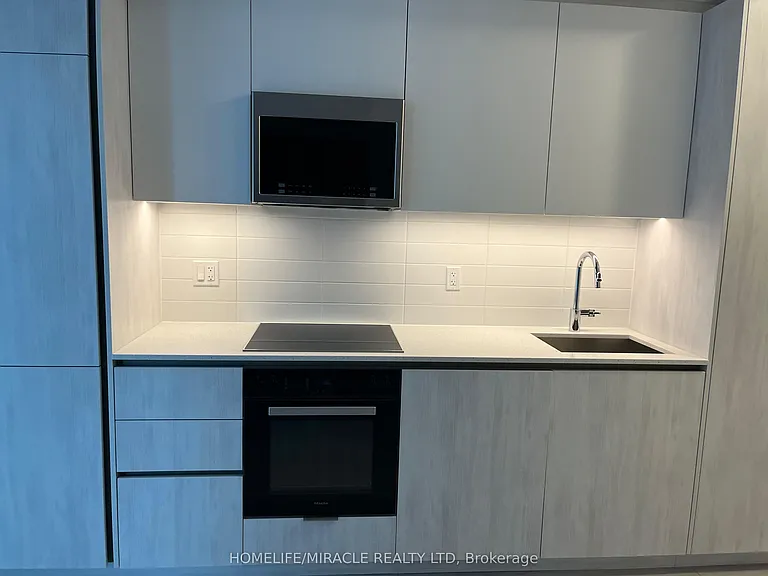 400 King St W #1801 — Photo 4
