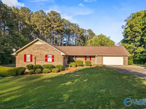 509 Stinson St, Centre, AL 35960