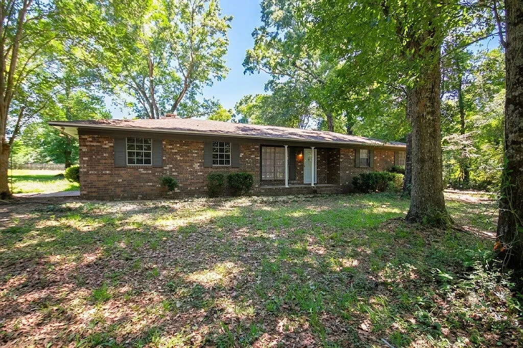 3 bed, 2.0 bath, 2235 sqft, $2,125 — Photo 1