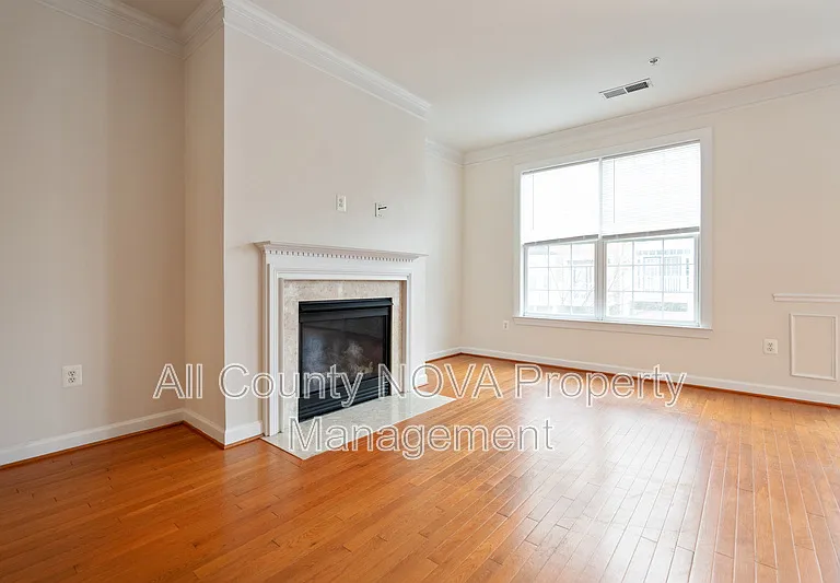 3546 Carriage Walk Ln #47-D — Photo 5