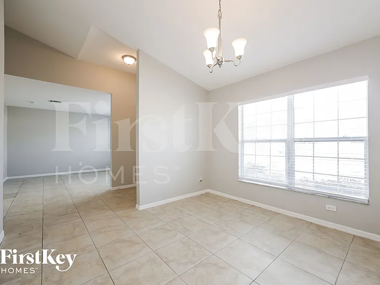 2506 NE 6th Pl — Photo 5