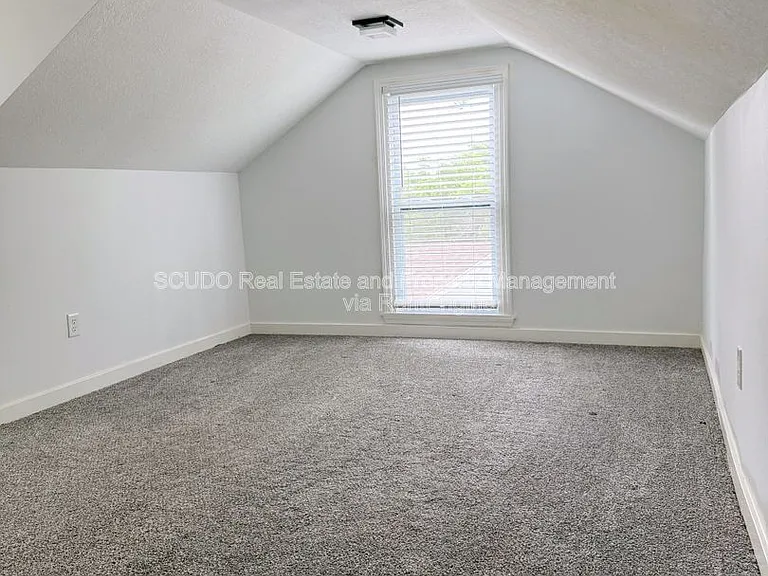 746 Locust Ave — Photo 11