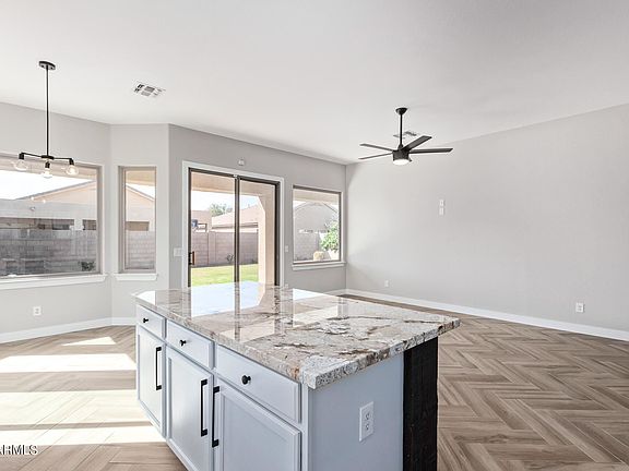 5th image of 2711 E Augusta Ave