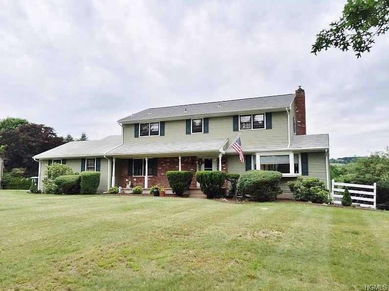 1st image of 8 Briarwood Dr
