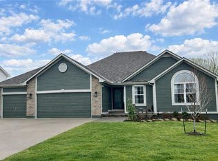 4413 SW Flintrock Dr, Lees Summit, MO 64082