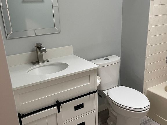 3rd image of 50 Westhampton Dr