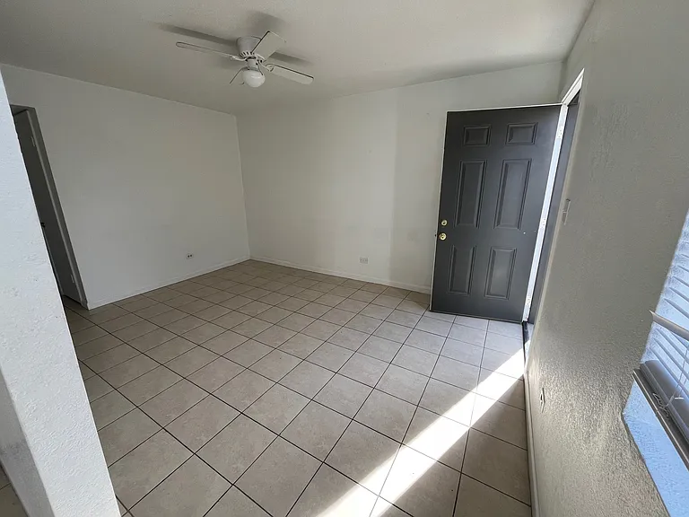 5942 W Alice Ave #4 — Photo 2