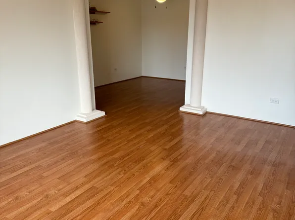 6172 Knoll Lane Ct APT 207, Willowbrook, IL 60527