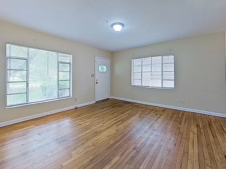 607 Garden Cliff Ct — Photo 3