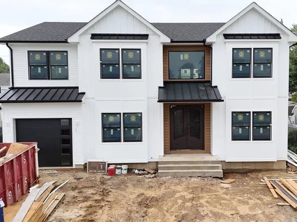 49 Prince Lane, Westbury, NY 11590