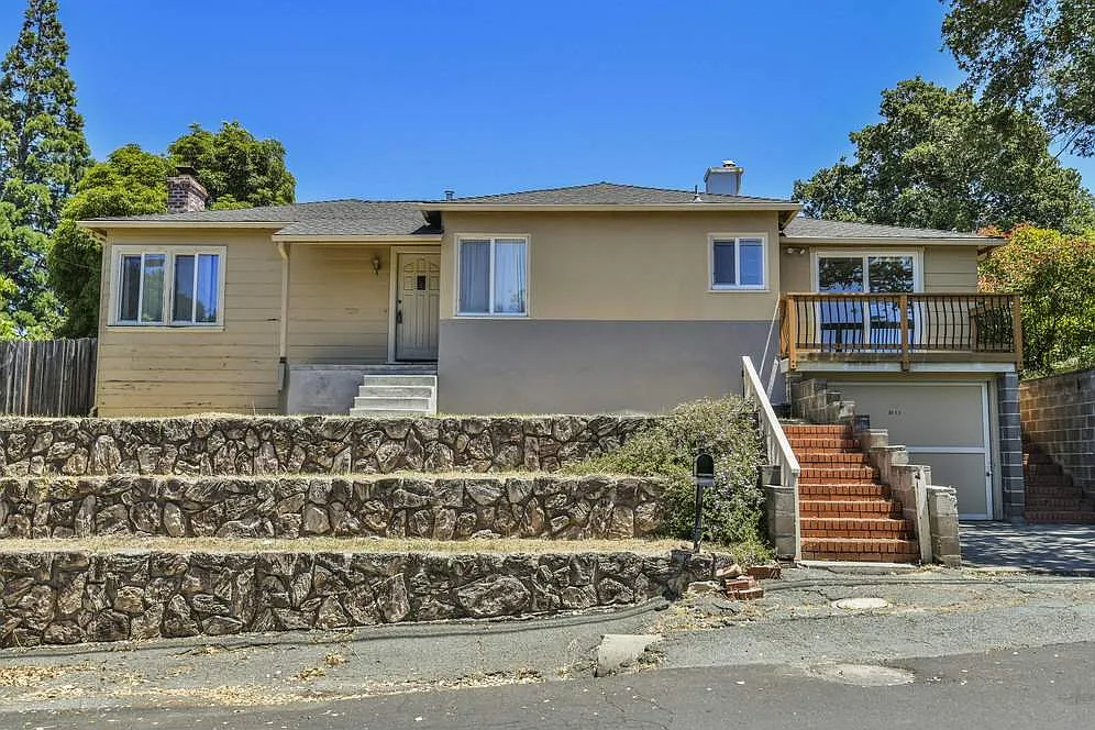 2111 Harbor View Dr photo 1