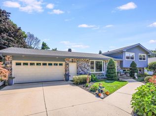 5048 River Heights Dr, Manitowoc, WI 54220