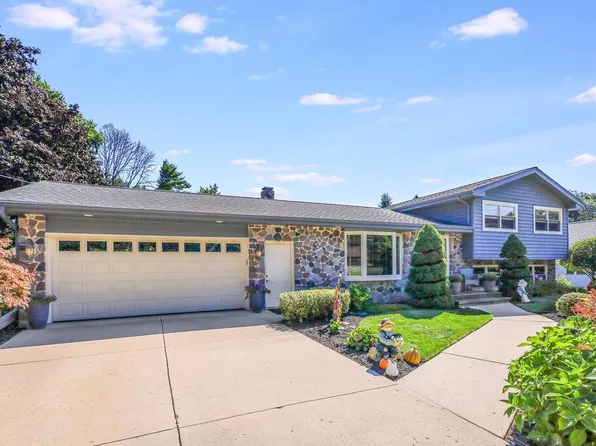 5048 River Heights DRIVE, Manitowoc, WI 54220